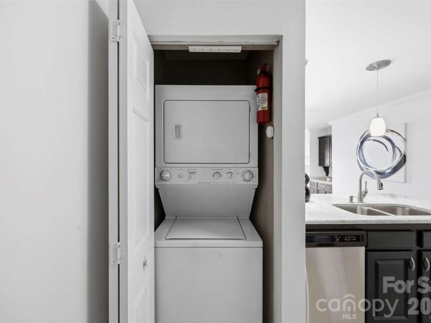 907 Southwest Drive, Davidson, NC 28036.  MLS# CAR4392317, YatesRealty ID 30832. Washer/Dryer Convey