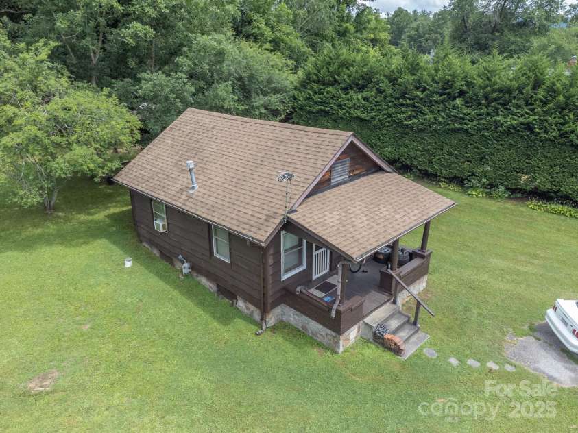 415 Patterson Street, Hendersonville, NC 28739.  MLS# CAR4286701, YatesRealty ID 30833. 