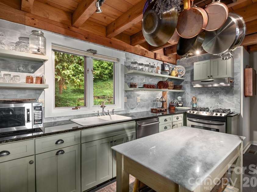 107 Buffalo Trail, Asheville, NC 28805.  MLS# CAR4374645, YatesRealty ID 30836. 