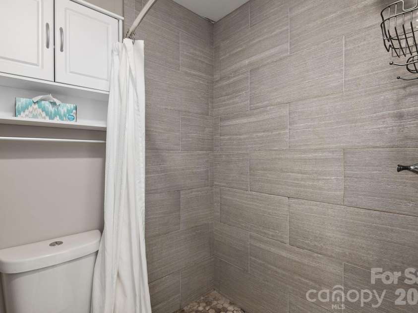 107 Buffalo Trail, Asheville, NC 28805.  MLS# CAR4374645, YatesRealty ID 30836. 