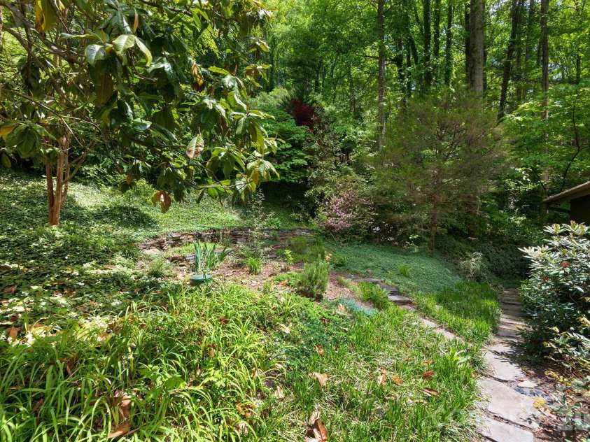 107 Buffalo Trail, Asheville, NC 28805.  MLS# CAR4374645, YatesRealty ID 30836. 