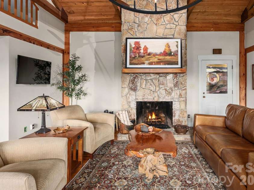 107 Buffalo Trail, Asheville, NC 28805.  MLS# CAR4374645, YatesRealty ID 30836. Cozy fireplace