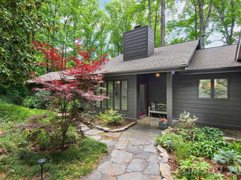 107 Buffalo Trail, Asheville, NC 28805.  MLS# CAR4374645, YatesRealty ID 30836. Easy Entrance