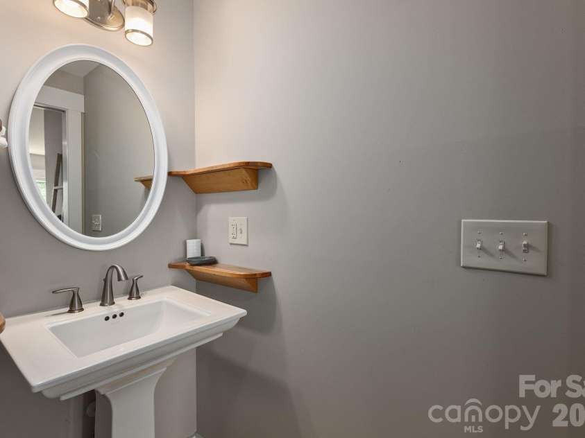 107 Buffalo Trail, Asheville, NC 28805.  MLS# CAR4374645, YatesRealty ID 30836. Full bath in Basement apartment