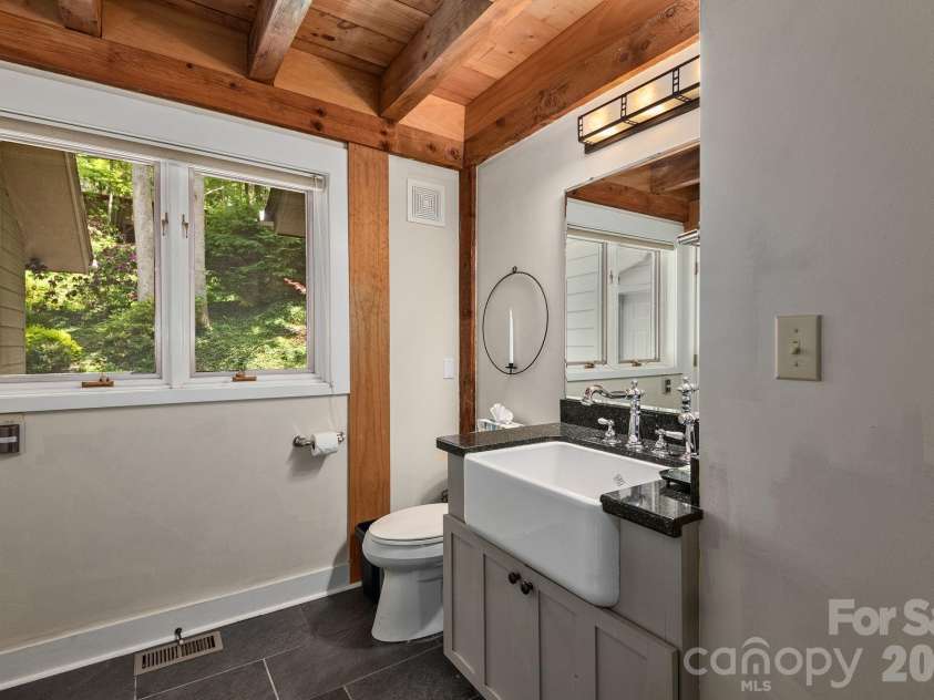 107 Buffalo Trail, Asheville, NC 28805.  MLS# CAR4374645, YatesRealty ID 30836. Half bath