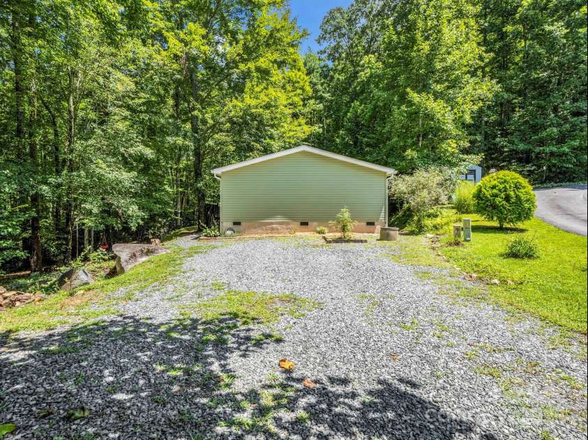 174 Danielle Drive, Penrose, NC 28766.  MLS# CAR4289768, YatesRealty ID 30836. 
