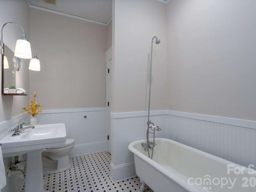 1128 35th Street, Charlotte, NC 28205.  MLS# CAR4390409, YatesRealty ID 30837. 