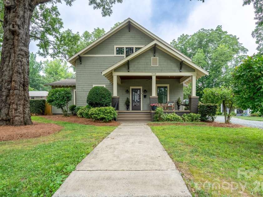 1128 35th Street, Charlotte, NC 28205.  MLS# CAR4390409, YatesRealty ID 30837. 