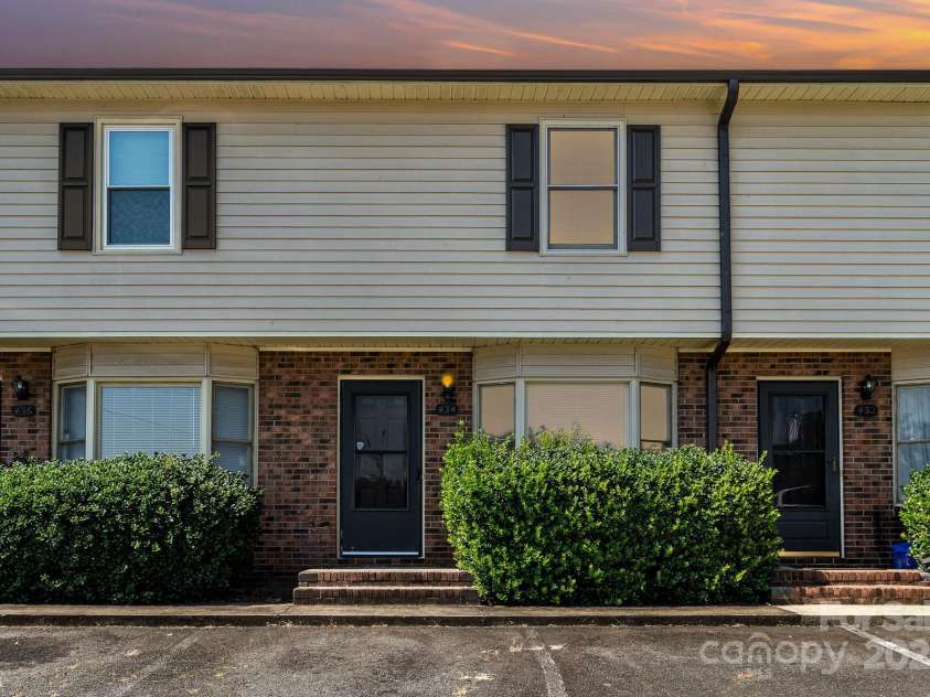 434 Stoneycreek Lane, Rock Hill, SC 29730.  MLS# CAR4279345, YatesRealty ID 30837. 