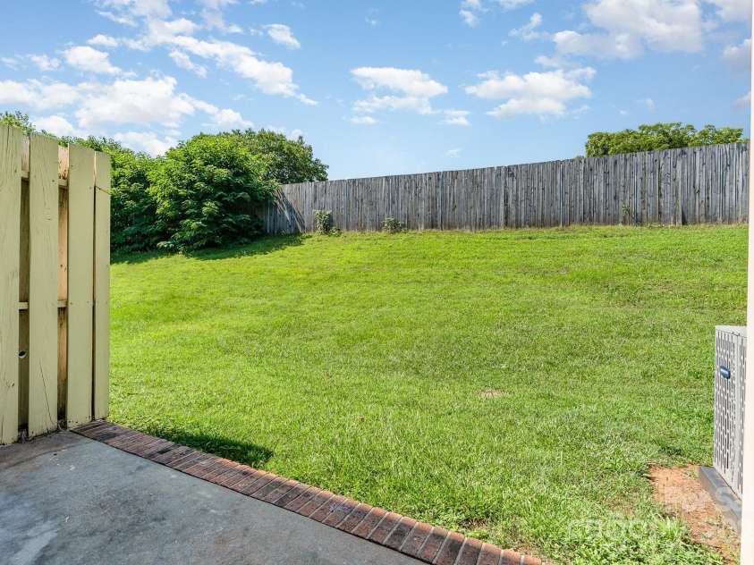 434 Stoneycreek Lane, Rock Hill, SC 29730.  MLS# CAR4279345, YatesRealty ID 30837. 