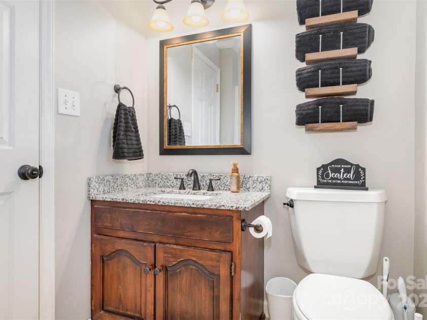 2640 Petersburg Court, Gastonia, NC 28056.  MLS# CAR4327376, YatesRealty ID 30838. MAIN LEVEL FULL BATH