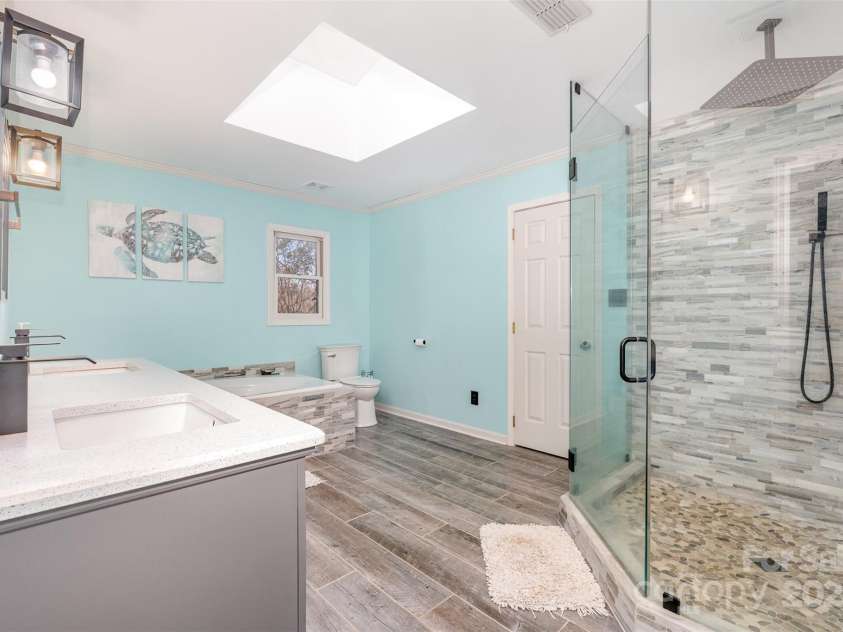 2640 Petersburg Court, Gastonia, NC 28056.  MLS# CAR4327376, YatesRealty ID 30838. PRIMARY BATH