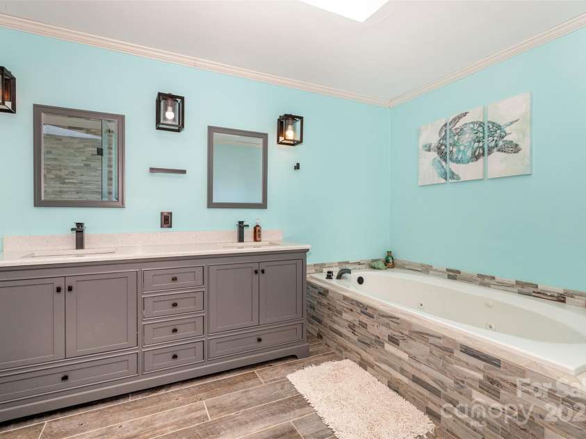 2640 Petersburg Court, Gastonia, NC 28056.  MLS# CAR4327376, YatesRealty ID 30838. PRIMARY BATH