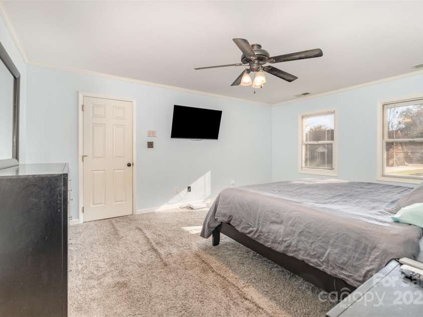 2640 Petersburg Court, Gastonia, NC 28056.  MLS# CAR4327376, YatesRealty ID 30838. PRIMARY BEDROOM