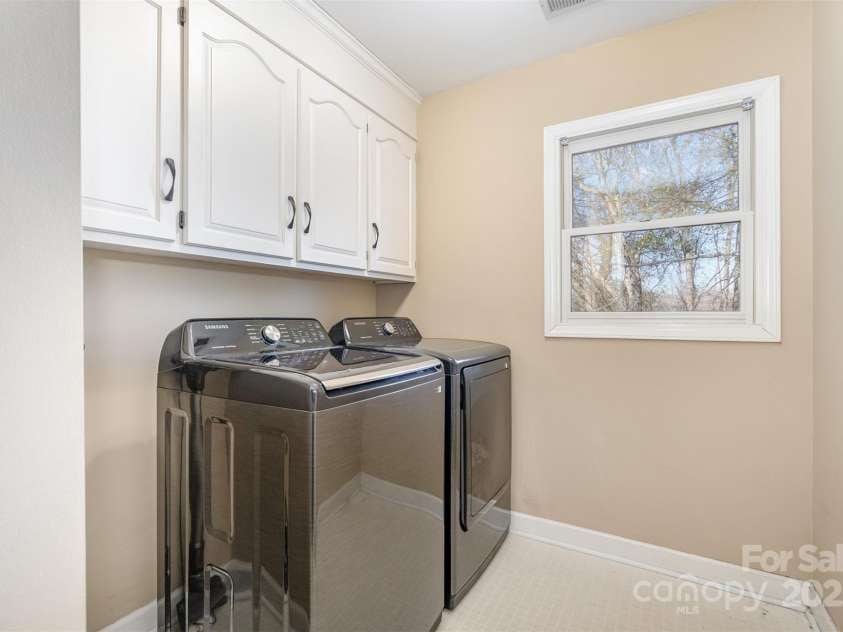 2640 Petersburg Court, Gastonia, NC 28056.  MLS# CAR4327376, YatesRealty ID 30838. UPPER FLOOR LAUNDRY