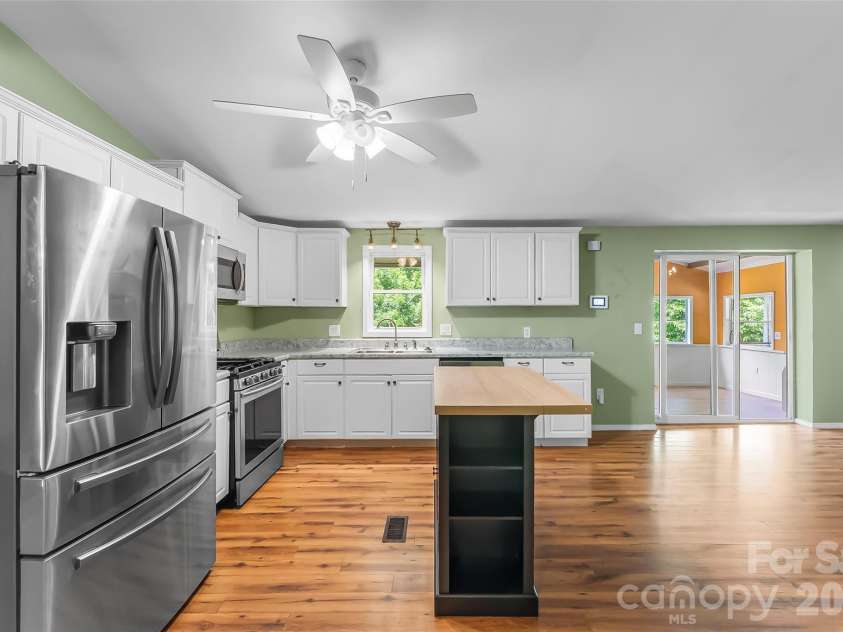 72 Paradise Lane, Old Fort, NC 28762.  MLS# CAR4393991, YatesRealty ID 30838. Kitchen