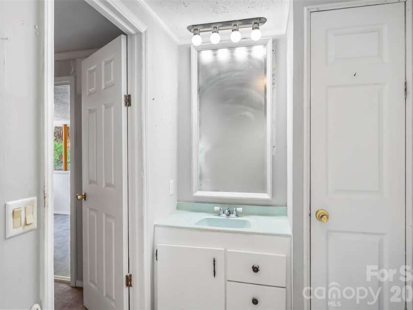 72 Paradise Lane, Old Fort, NC 28762.  MLS# CAR4393991, YatesRealty ID 30838. Primary Bath