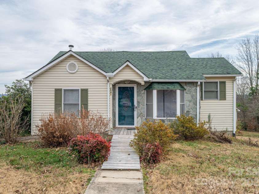 2541 Grandview Circle, Lenoir, NC 28645.  MLS# CAR4330860, YatesRealty ID 3084. 