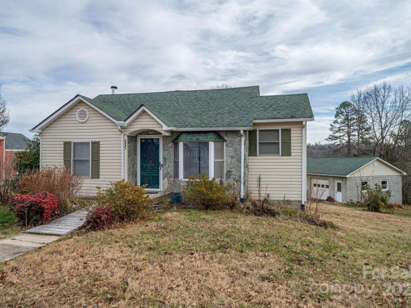2541 Grandview Circle, Lenoir, NC 28645.  MLS# CAR4330860, YatesRealty ID 3084. 