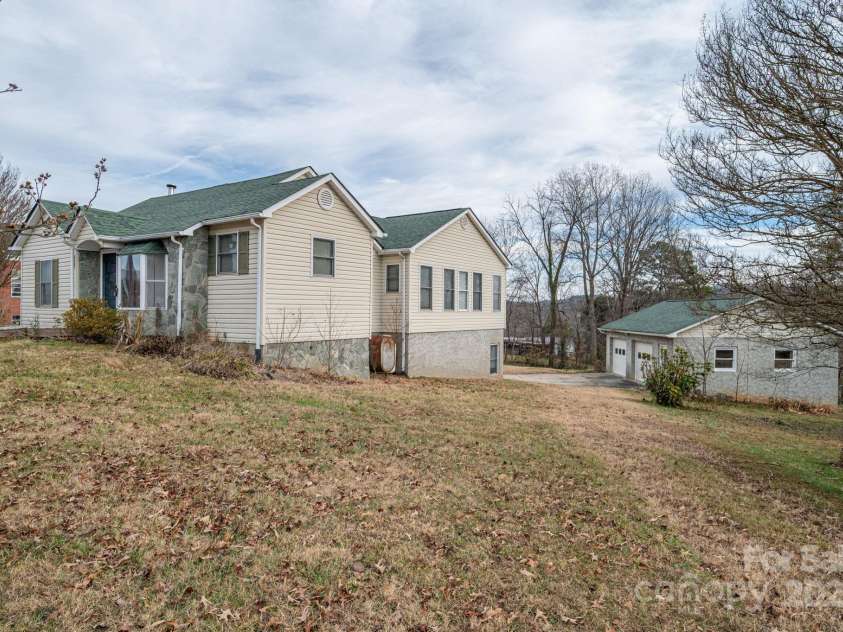 2541 Grandview Circle, Lenoir, NC 28645.  MLS# CAR4330860, YatesRealty ID 3084. 