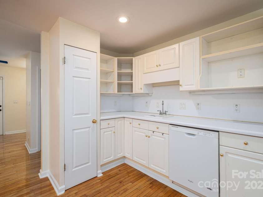 2541 Grandview Circle, Lenoir, NC 28645.  MLS# CAR4330860, YatesRealty ID 3084. 