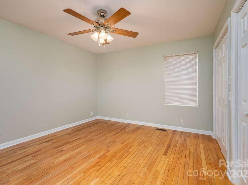2541 Grandview Circle, Lenoir, NC 28645.  MLS# CAR4330860, YatesRealty ID 3084. 