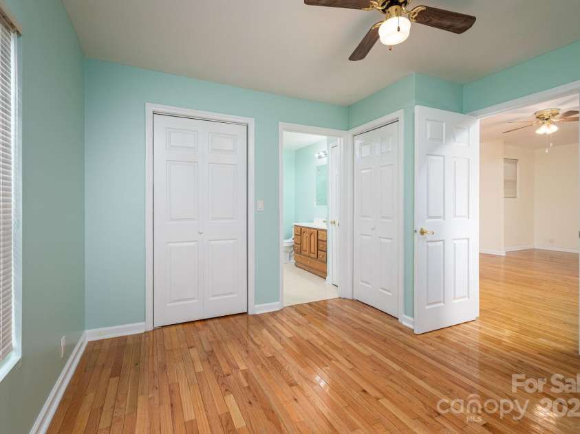 2541 Grandview Circle, Lenoir, NC 28645.  MLS# CAR4330860, YatesRealty ID 3084. 