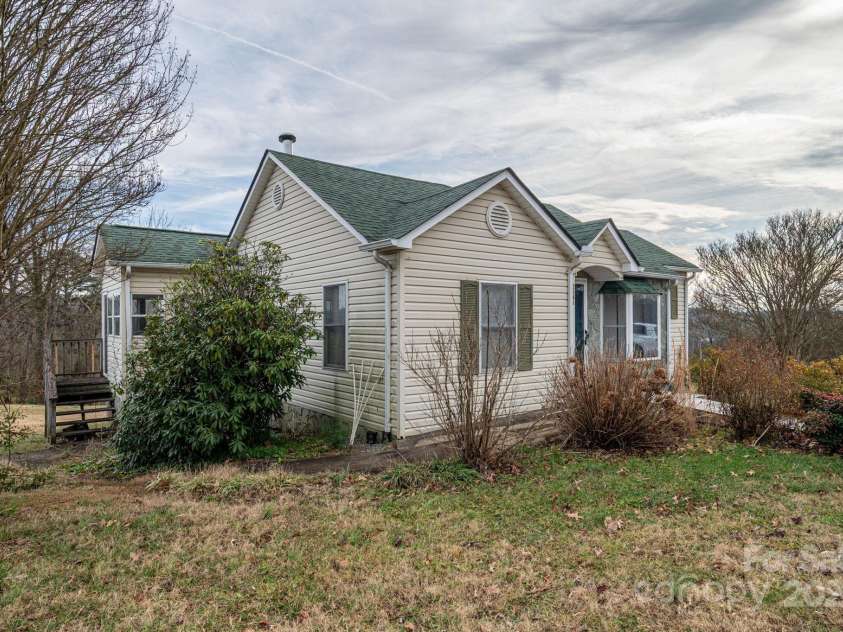 2541 Grandview Circle, Lenoir, NC 28645.  MLS# CAR4330860, YatesRealty ID 3084. 