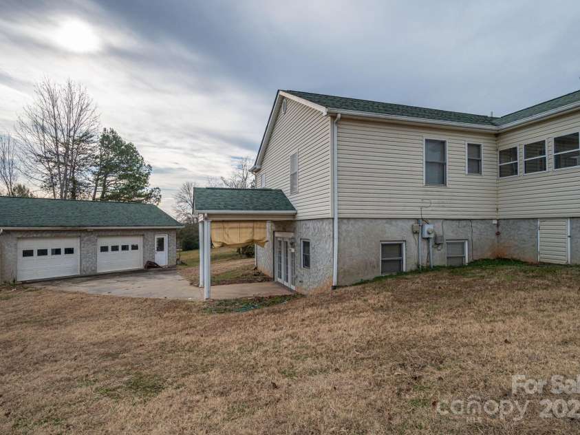 2541 Grandview Circle, Lenoir, NC 28645.  MLS# CAR4330860, YatesRealty ID 3084. 