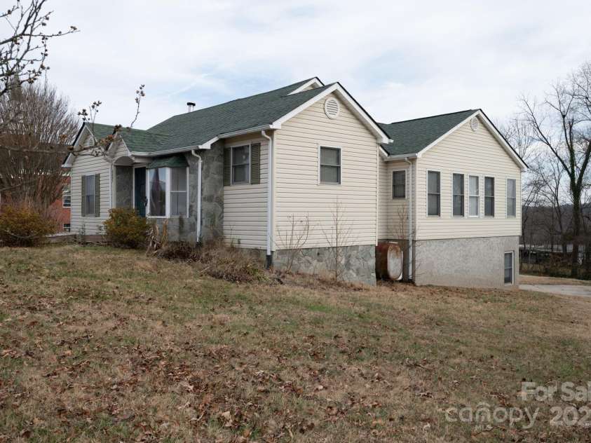 2541 Grandview Circle, Lenoir, NC 28645.  MLS# CAR4330860, YatesRealty ID 3084. 