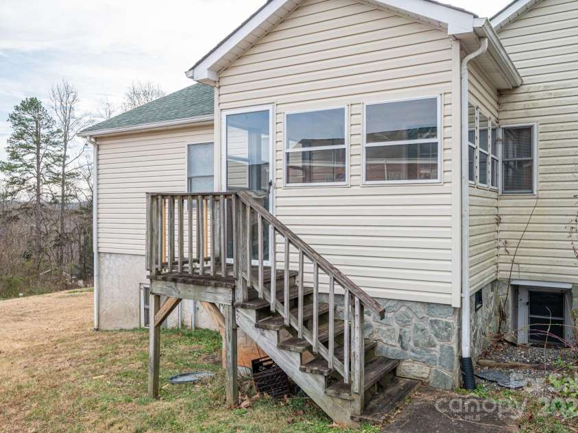 2541 Grandview Circle, Lenoir, NC 28645.  MLS# CAR4330860, YatesRealty ID 3084. 