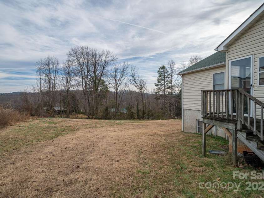 2541 Grandview Circle, Lenoir, NC 28645.  MLS# CAR4330860, YatesRealty ID 3084. 