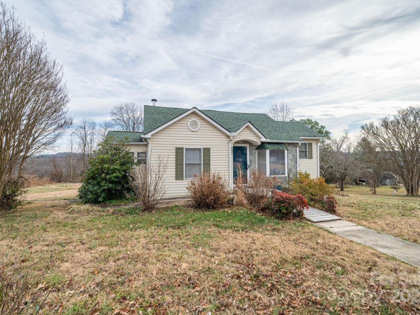 2541 Grandview Circle, Lenoir, NC 28645.  MLS# CAR4330860, YatesRealty ID 3084. 