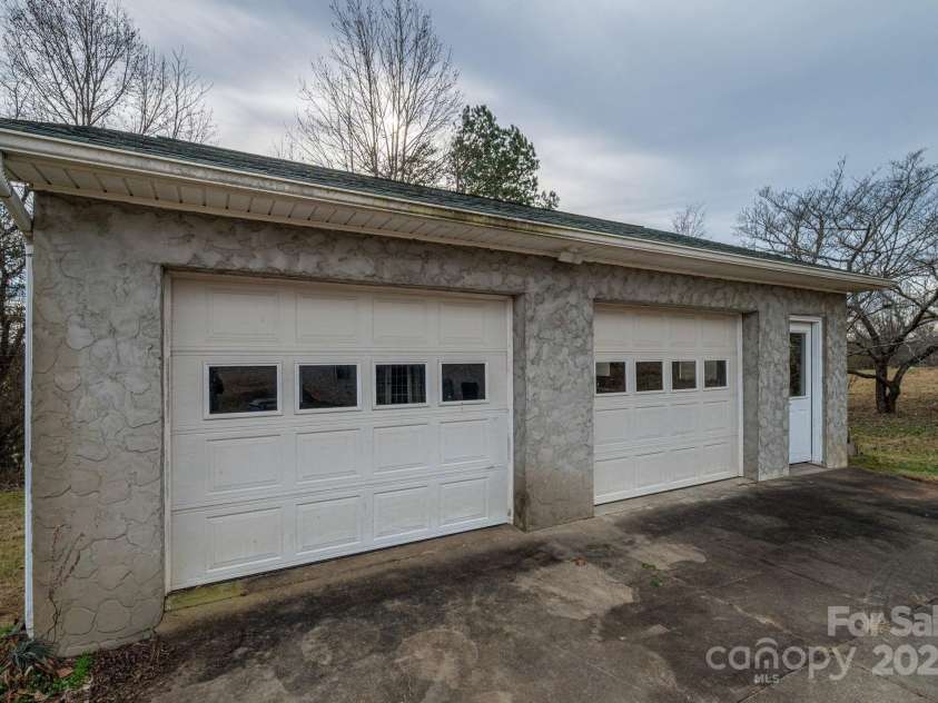 2541 Grandview Circle, Lenoir, NC 28645.  MLS# CAR4330860, YatesRealty ID 3084. 