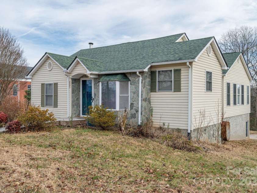 2541 Grandview Circle, Lenoir, NC 28645.  MLS# CAR4330860, YatesRealty ID 3084. 