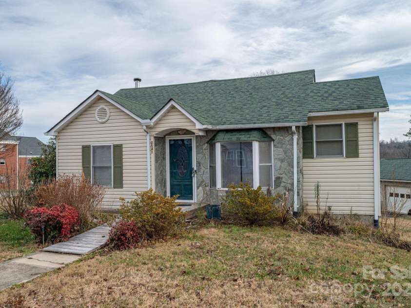 2541 Grandview Circle, Lenoir, NC 28645.  MLS# CAR4330860, YatesRealty ID 3084. 
