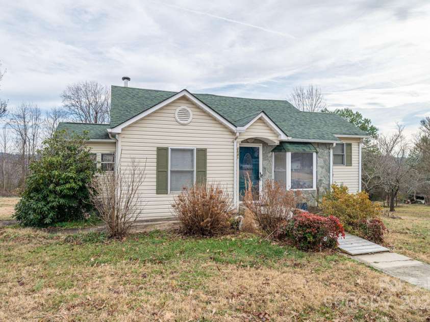 2541 Grandview Circle, Lenoir, NC 28645.  MLS# CAR4330860, YatesRealty ID 3084. 