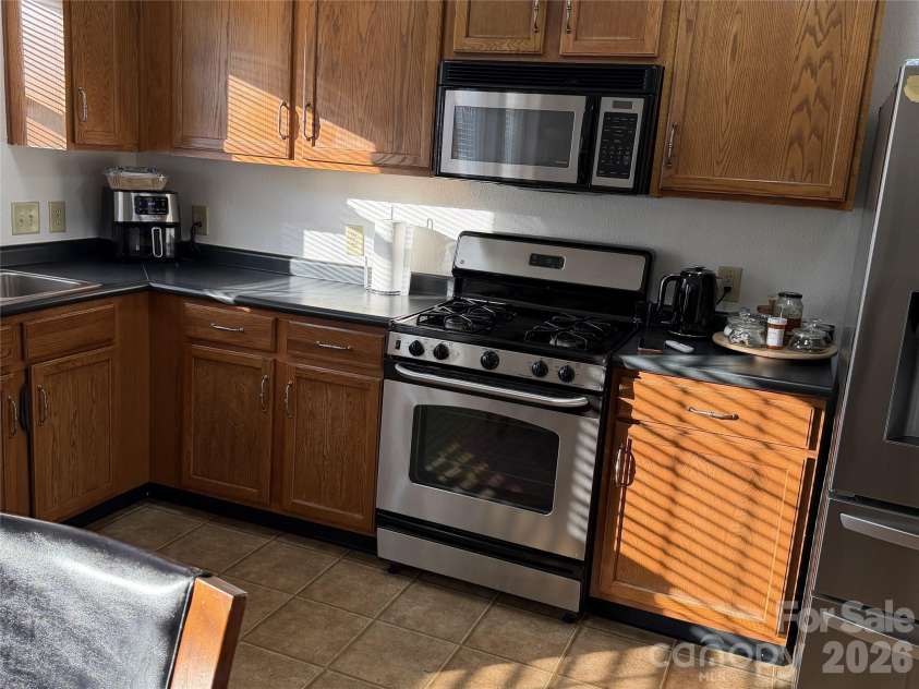 6445 Matlea Court, Charlotte, NC 28215.  MLS# CAR4385744, YatesRealty ID 30840. Kitchen