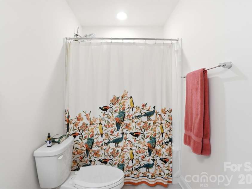 1012 Township Parkway, Belmont, NC 28012.  MLS# CAR4388525, YatesRealty ID 30841. Full hall bath