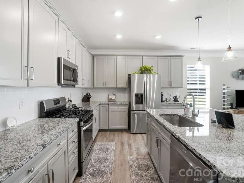 1012 Township Parkway, Belmont, NC 28012.  MLS# CAR4388525, YatesRealty ID 30841. Kitchen with island