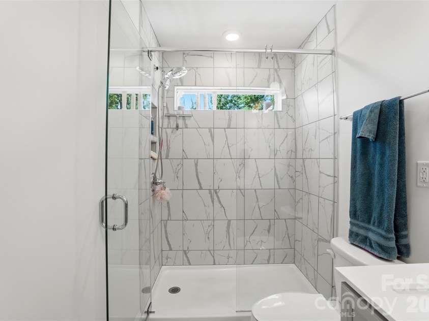 1012 Township Parkway, Belmont, NC 28012.  MLS# CAR4388525, YatesRealty ID 30841. Primary bathroom