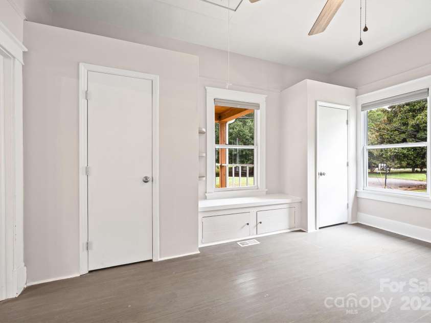 18 Montford Avenue, Rock Hill, SC 29730.  MLS# CAR4286704, YatesRealty ID 30841. 