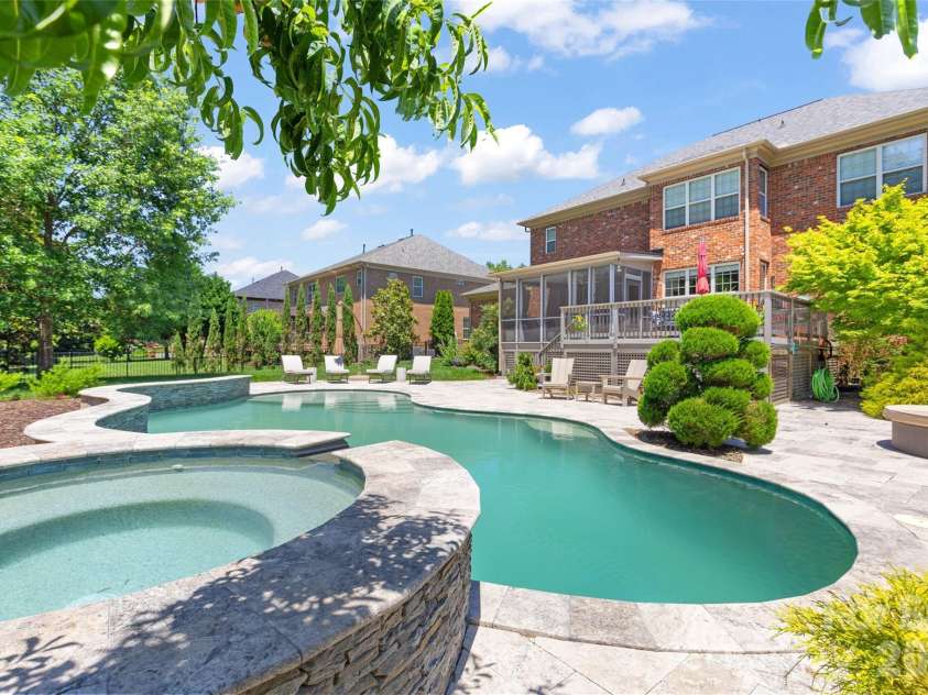 3207 Lakehurst Crossing, Matthews, NC 28104.  MLS# CAR4389517, YatesRealty ID 30843. 