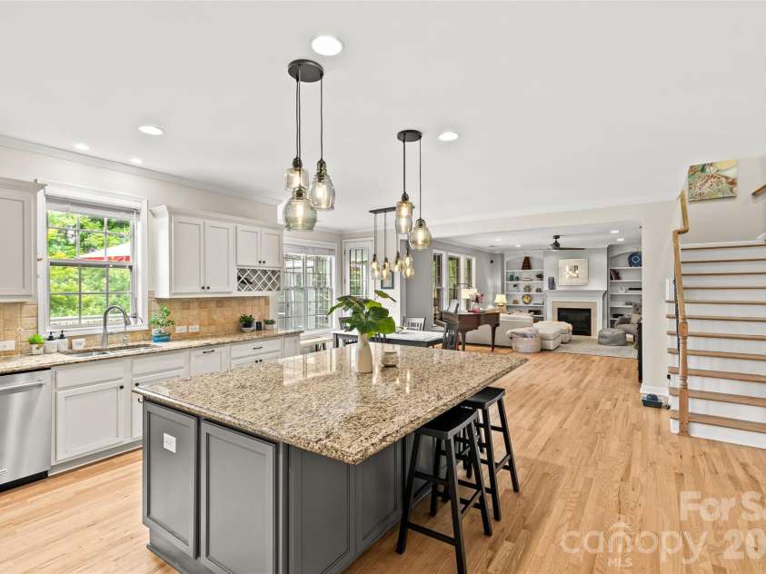 3207 Lakehurst Crossing, Matthews, NC 28104.  MLS# CAR4389517, YatesRealty ID 30843. Bright & Sunny Kitchen with oversized island
