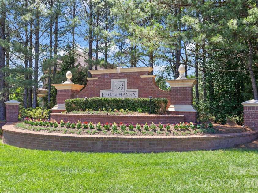 3207 Lakehurst Crossing, Matthews, NC 28104.  MLS# CAR4389517, YatesRealty ID 30843. BROOKHAVEN Weddington