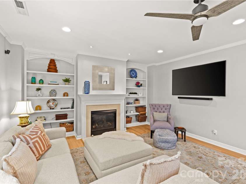 3207 Lakehurst Crossing, Matthews, NC 28104.  MLS# CAR4389517, YatesRealty ID 30843. Cozy & Comfortable