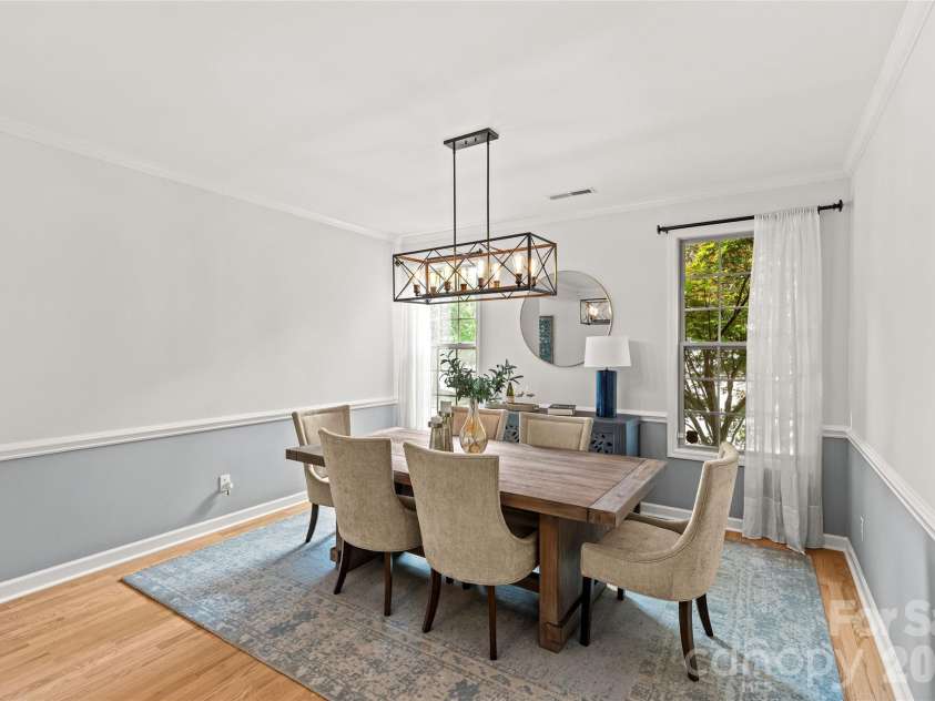 3207 Lakehurst Crossing, Matthews, NC 28104.  MLS# CAR4389517, YatesRealty ID 30843. Designer Lighting