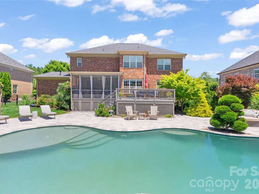 3207 Lakehurst Crossing, Matthews, NC 28104.  MLS# CAR4389517, YatesRealty ID 30843. Pool built in 2020
