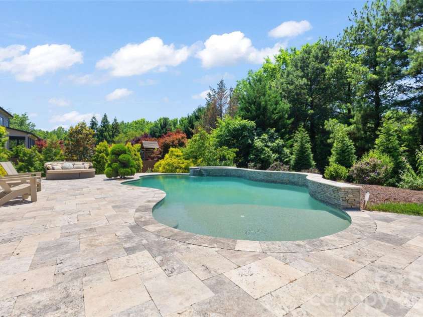 3207 Lakehurst Crossing, Matthews, NC 28104.  MLS# CAR4389517, YatesRealty ID 30843. Pool & Spa, travertine patio