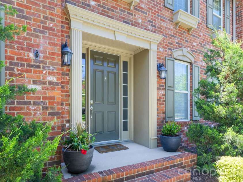 3207 Lakehurst Crossing, Matthews, NC 28104.  MLS# CAR4389517, YatesRealty ID 30843. Welcome Home